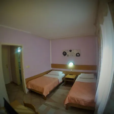 Evandjelina Bed & Breakfast 3*